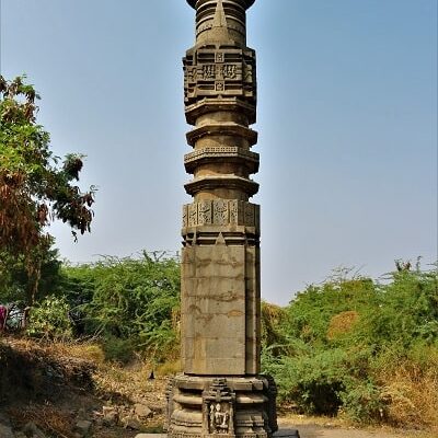 Monument à Charthana, monument at Charthana