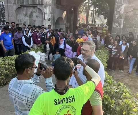 Campagne de nettoyage, tourisme responsable en inde, cleaning campaign in India Campagne de nettoyage, tourisme responsable en inde, cleaning campaign in India